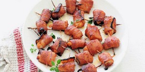 Thịt ba rọi cuộn gà nướng mật ong.