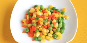 XÚC XÍCH XÀO RAU CỦ - CAY CAY LẠ MIỆNG